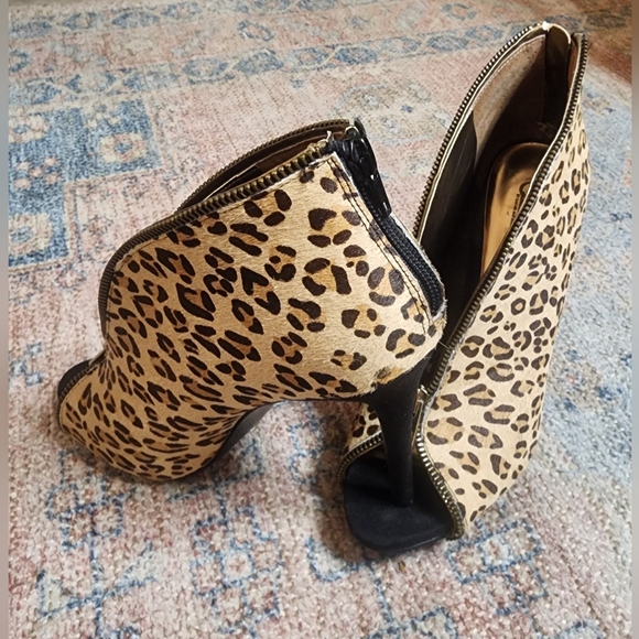 Carlos Santana Varuuca Heels - Picture 2 of 10